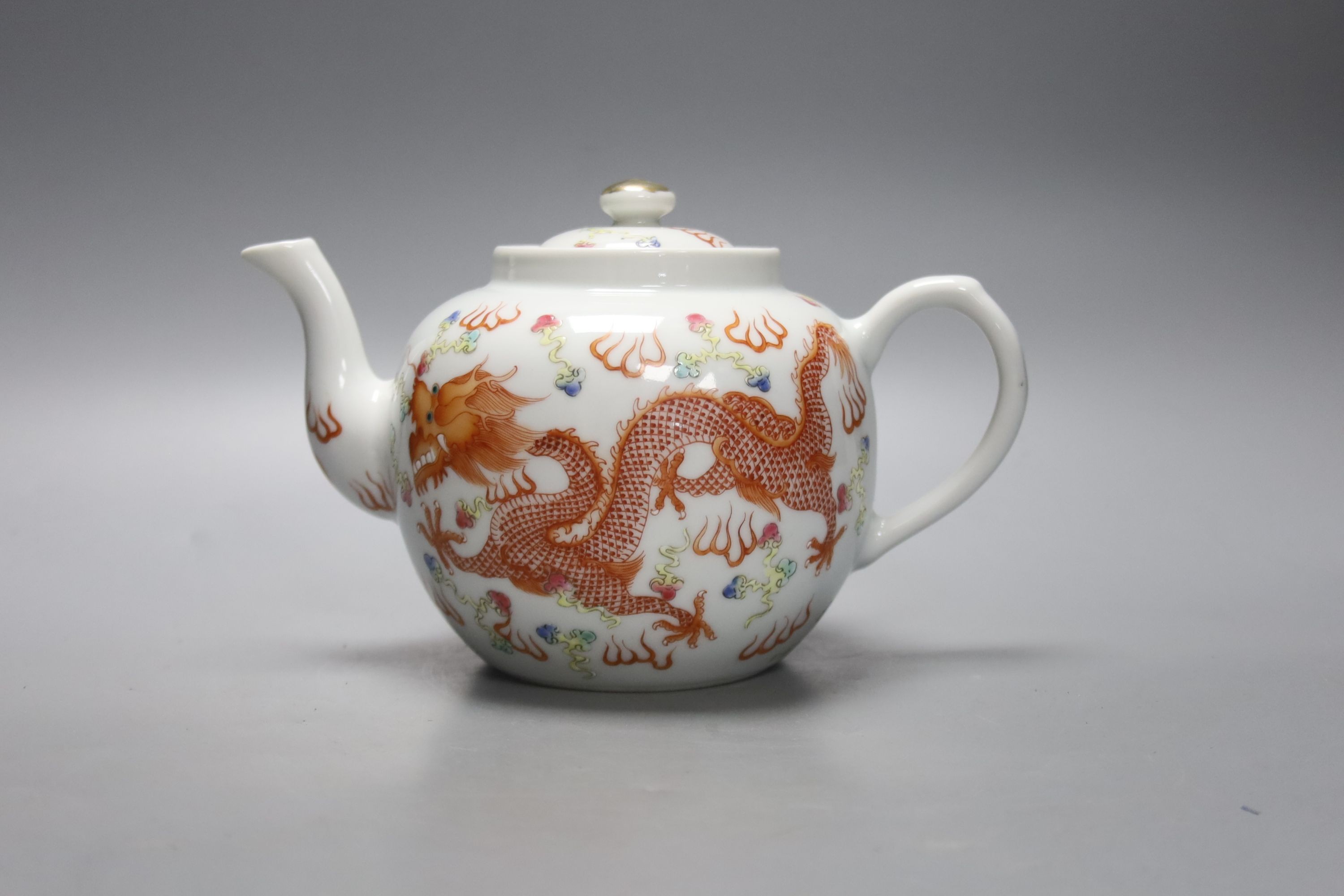 A Chinese porcelain ‘dragon’ teapot, height 13cm